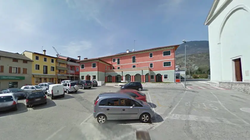 La piazza di Sarone a Caneva: nella frazione un arresto per truffa