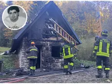 La casa distrutta dalle fiamme: nel tondino la foto di Nicola Beltrame