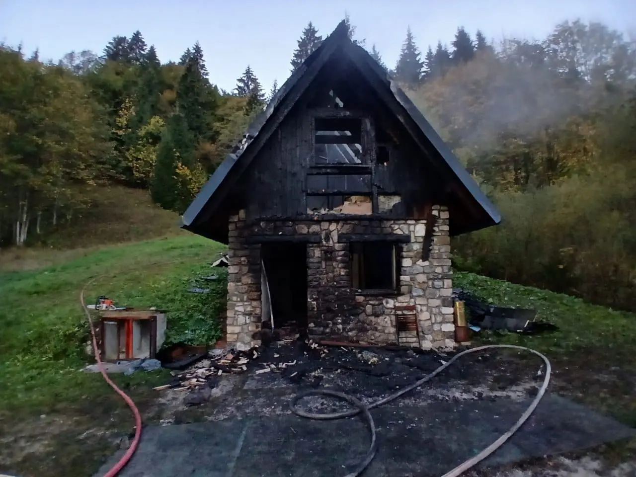 «Aveva scelto il silenzio dei boschi»: il dramma di Nicola Beltrame, morto nell'incendio della sua casa in montagna
