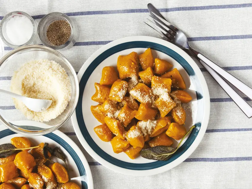 Un piatto di gnocchi con la zucca