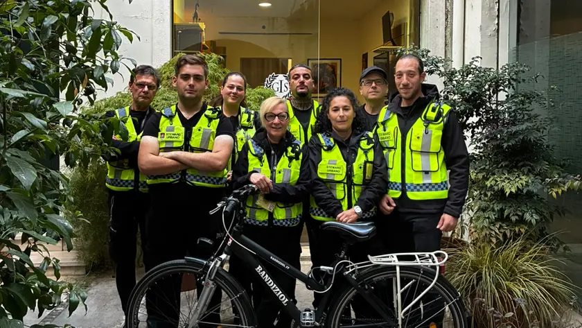 Un gruppo di steward
