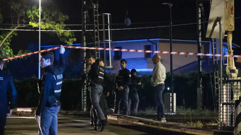 Le forze dell'ordine sul luogo della tragedia (foto Katia Bonaventura)