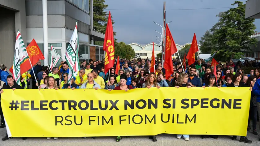 I lavoratori in corteo. Foto Petrussi