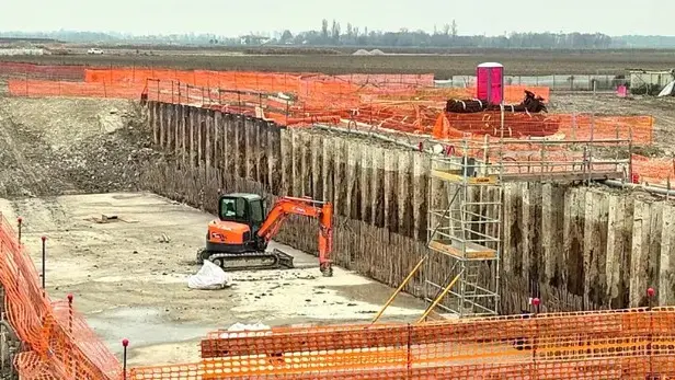 Il cantiere, fermo da mesi, della bretella ferroviaria per l’aeroporto Marco Polo di Venezia