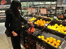 Un supermercato poco rifornito a Udine (foto Petrussi)