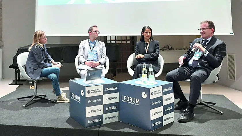 Da sinistra Maura Delle Case, Daniele Vasilevski, Chiara Valduga, Angelo Artuso. Sotto, Jacopo Giliberto, Franco Baritussio, Marco Bruseschi e Filippo Boraso (Foto Petrussi)