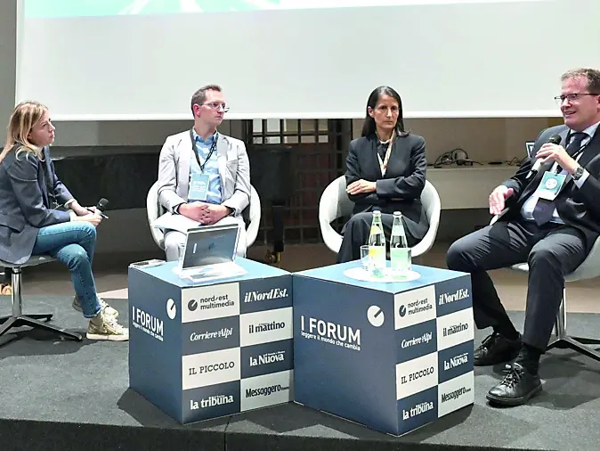 Da sinistra Maura Delle Case, Daniele Vasilevski, Chiara Valduga, Angelo Artuso. Sotto, Jacopo Giliberto, Franco Baritussio, Marco Bruseschi e Filippo Boraso (Foto Petrussi)