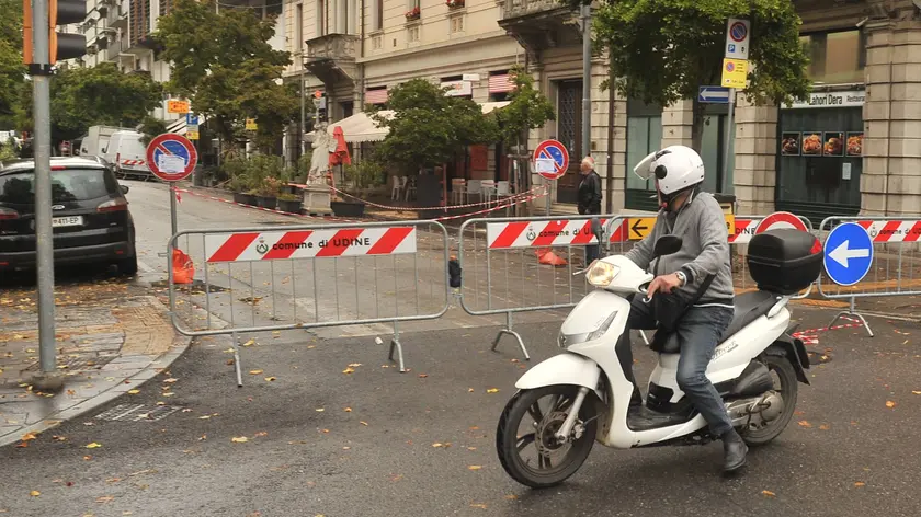 La chiusura di via Roma per il set pubblicitario (Petrussi)