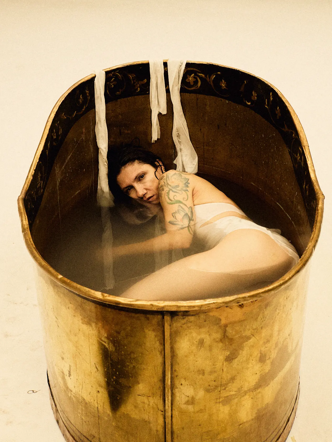 Elisa in una scena del documentario “Kintsugi… e sono la mia opera”