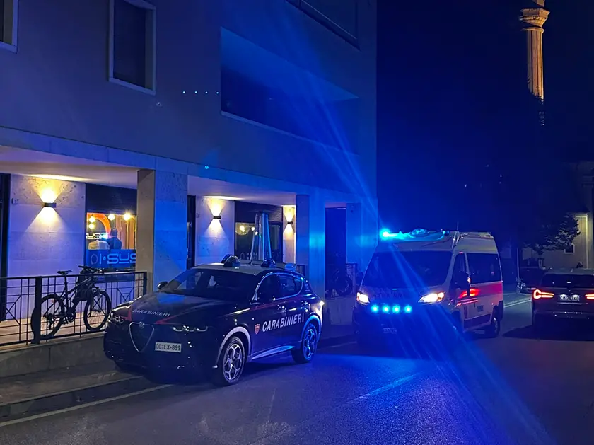 Carabinieri e 118 nel luogo dove è avvenuta l’aggressione alla tredicenne