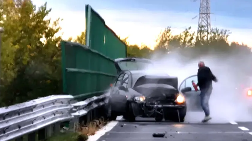 L'auto che ha preso fuoco
