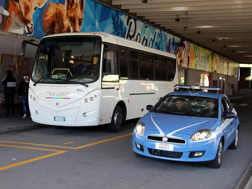Un mezzo di Arriva Udine all’autostazione di Tolmezzo (foto archivio)
