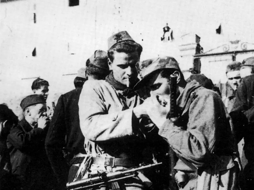 Partigiani titini a Trieste durante l’occupazione nel 1945