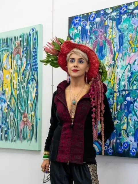 L’attrice Mania Akbari a Londra