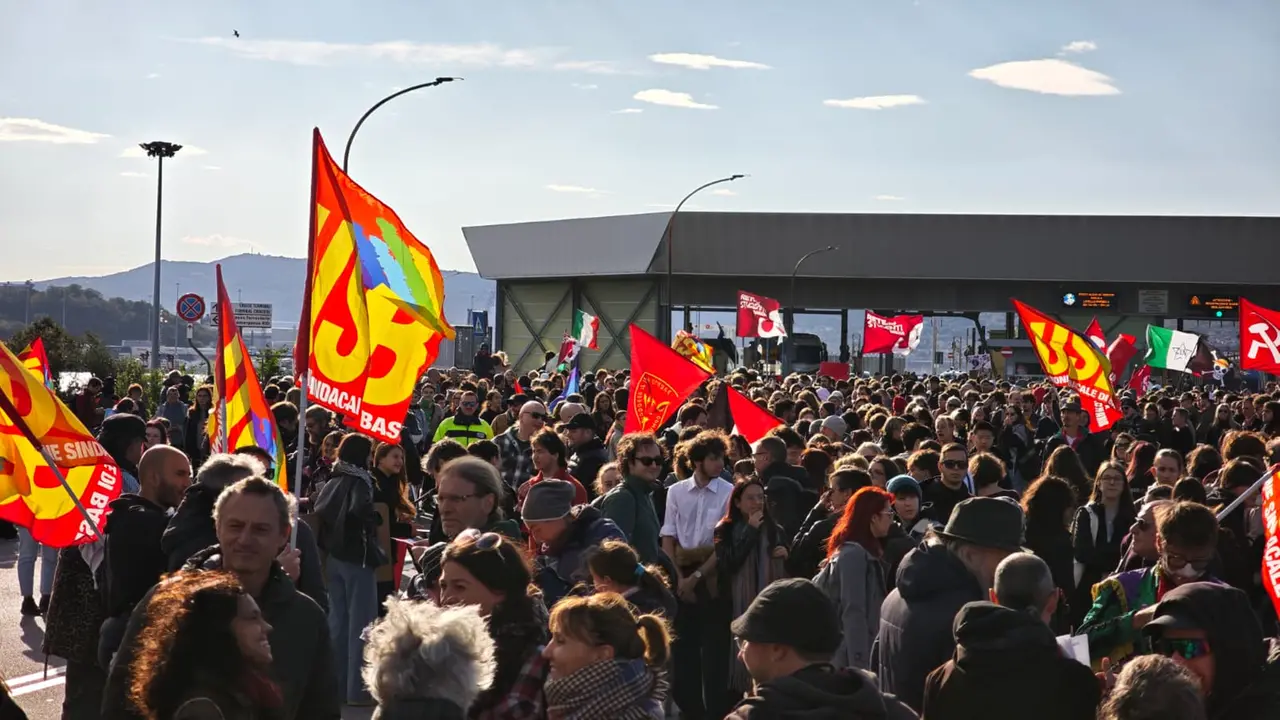 Il ritrovo del corteo (foto Lasorte)
