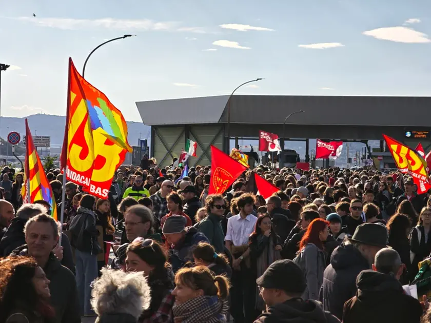 Il ritrovo del corteo (foto Lasorte)