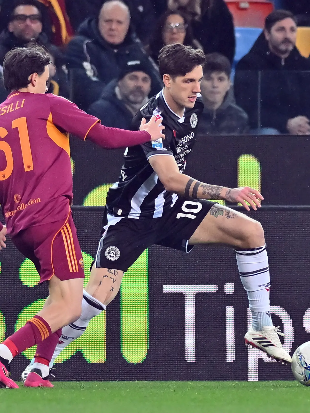 Zaniolo e Pisilli nella gara giocata lo scorso anno a Udine quando il 10, reduce da un infortunio, entrò solo nel finale
