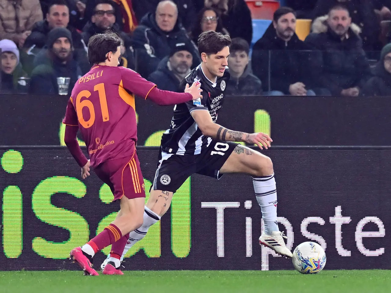 Zaniolo e Pisilli nella gara giocata lo scorso anno a Udine quando il 10, reduce da un infortunio, entrò solo nel finale