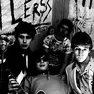 Il Great Complotto non è stato soltanto un movimento musicale, ma l'avventura punk di un gruppo di adolescenti che voleva inventare un nuovo mondo, e per cui nulla era impossibile. Da sinistra, e in senso orario: Ado e Miss Xox fotografati da Piermario Ciani; i Tampax a Milano; gli HitlersS la band di Miss Xox, in concerto; la locandina di «Mamma dammi la benza-Le radici del punk italiano 77-82», prodotto e diretto da Angelo Rastelli e basato su testi di Luca Frazzi, che verrà proiettato domani in anteprima
