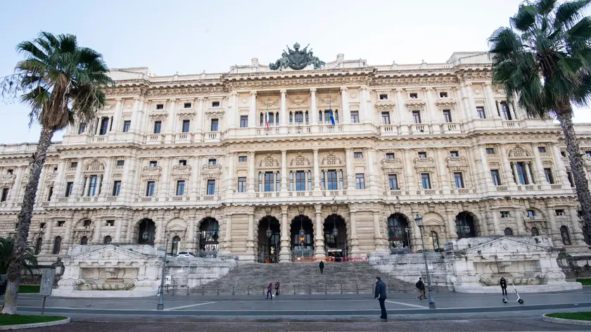 Una veduta esterna del 'Palazzaccio' o Palazzo di Giustizia, meglio conosciuto come la sede della Corte di Cassazione, in piazza Cavour a Roma, 26 novembre 2020. ANSA/CLAUDIO PERI