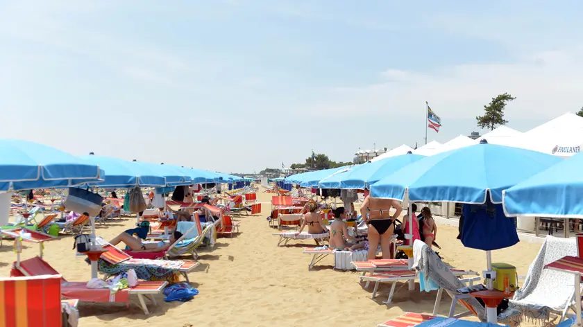 Lignano Sabbiadoro 03 giugno spiaggia Agenzia Petrussi foto Massimo Turco