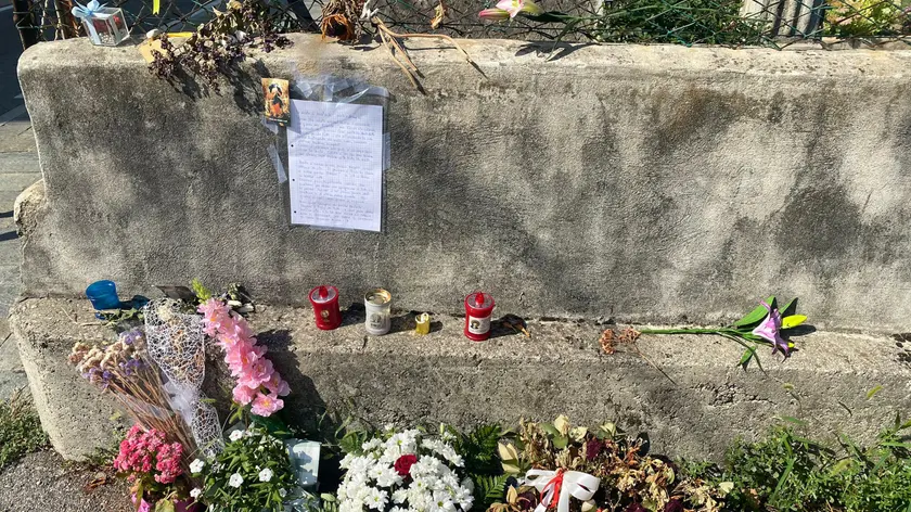 Flowers and letters placed at the site where Sharon Verzeni was stabbed on the night between July 29 and 30. Terno d’isola, Italy, 21 August 2024. ANSA/MICHELE MARAVIGLIA