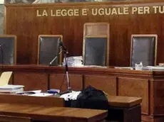 In due occasioni l’imputato avrebbe anche tastato i vestiti del fratello cercando il suo portafogli