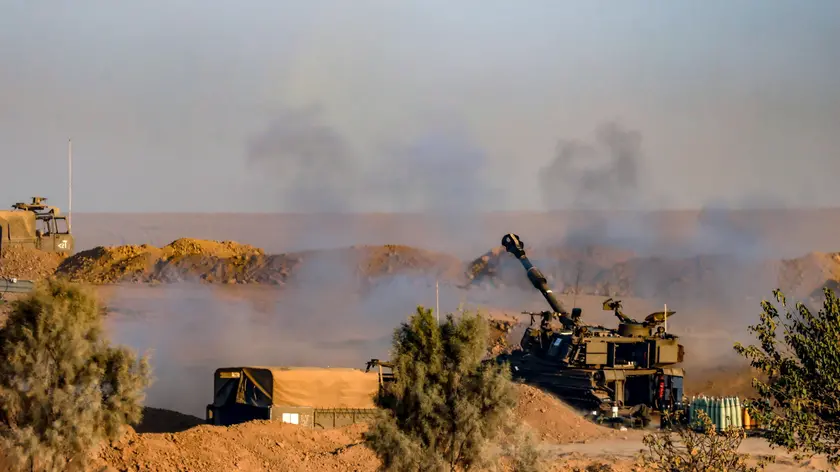 epa10949986 Israel Defense Forces (IDF) soldiers fire a 155 mm howitzer at an undisclosed location near the border with the Gaza Strip, southern Israel, 31 October 2023. Over the last day Israeli forces struck approximately 300 targets as part of its 'expanded ground operations' in the Gaza Strip, the Israel Defense Forces (IDF) said on 31 October. More than 8,000 Palestinians and at least 1,400 Israelis have been killed, according to the IDF and the Palestinian health authority, since Hamas militants launched an attack against Israel from the Gaza Strip on 07 October, and the Israeli operations in Gaza and the West Bank which followed it. EPA/HANNIBAL HANSCHKE