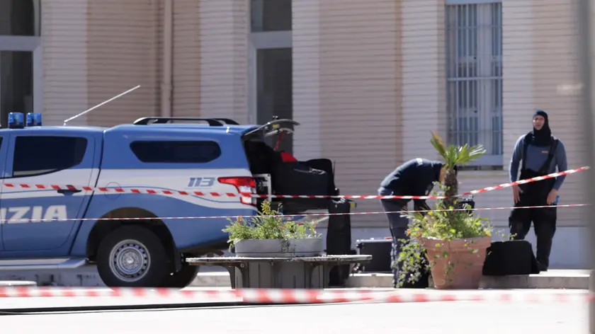 epa11242357 Carabinieri, police bomb squad and railway police officers inspect a site after a bomb alert at the station in Trani, Italy, 25 March 2024. Train movement at Trani station was stopped at 6:26am after the discovery of a note announcing the presence of 'biological devices' in the railway station and in some school buildings in the city. EPA/DONATO FASANO