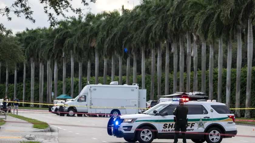 epa11606882 Palm Beach Sheriff officers guard the rear entrance of the Trump International Golf Club in West Palm Beach, Florida, USA on 15 September 2024, where gunshots were reported. According to the FBI, they are following an investigation of what appears to be an attempted assassination of Former President Donald Trump. Palm Beach County Sheriff Ric Bradshaw said the US Secret Service agents found a man pointing an AK-style rifle with a scope into the club as Trump was on the course. EPA/CRISTOBAL HERRERA-ULASHKEVICH