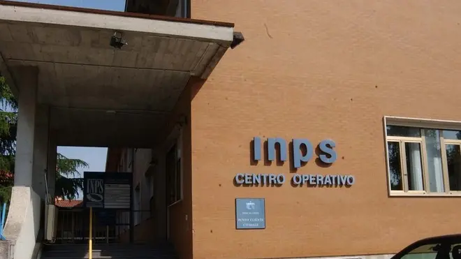 Cividale 21 Novembre 2011. Sede Inps. Telefoto Copyright Foto PFP