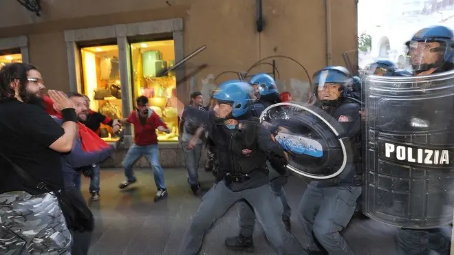 Udine 28 Settembre 2012. Manifestazione antifascista e tafferugli con la polizzia. Telefoto copyright Petrussi Foto Press / Diego Petrussi