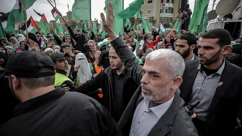 epa07235541 Hamas Gaza leader Yahya Al Sinwar (C) waves to supporters during a Hamas rally to mark the 31st anniversary of the group, in Gaza City, Gaza Strip, 16 December 2018. Hamas was founded in 1987, shortly after the Palestinian Intifada (uprising) broke out against the Israeli occupation of the West Bank and Gaza. EPA/MOHAMMED SABER