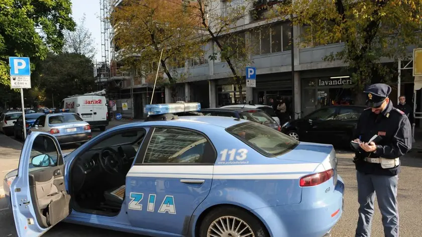 Udine 18 ottobre 2011 polizia in via leopardi FOTO PFP/Turco