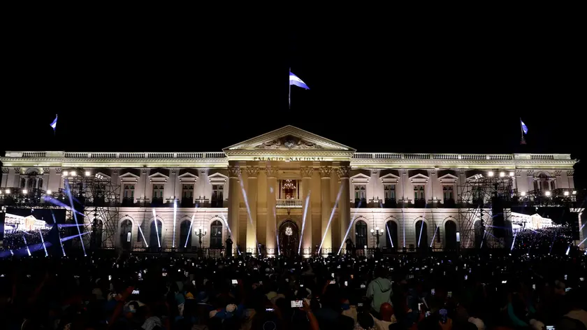 epa11128265 General view of the National Palace with supporters coming to listen to the current president and re-election winner, Nayib Bukele, who speaks with his wife Gabriela Rodriguez de Bukele in San Salvador, El Salvador, 04 February 2024. The preliminary count of the presidential elections in El Salvador gives an overwhelming victory to Nayib Bukele with 1,090,522 votes for his party, Nuevas Ideas (NI), well ahead of the Farabundo Marti National Liberation Front (FMLN, left) with 93,846, and the Nationalist Republican Alliance (Arena, right), with 81,102, according to data released by the Supreme Electoral Tribunal (TSE), which must be ratified in final scrutiny. EPA/Rodrigo Sura