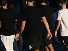 Alcuni adolescenti passeggiano per le vie del centro, Milano, 6 settembre 2023. ANSA/DANIEL DAL ZENNARO