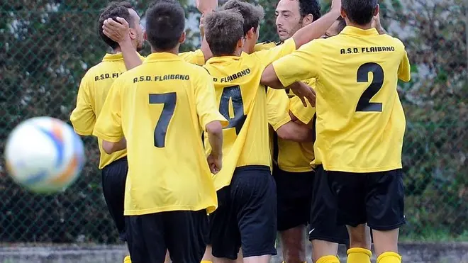 Fagagna 25 Agosto 2013. Coppa Italia Dilettanti. Fagagna (maglia rosso nera) - Flaibano (maglia gialla). Gol ed esulti gol del vantaggio numero 9 del Flaibano. Telefoto Copyright Petrussi Foto Press / Diego Petrussi