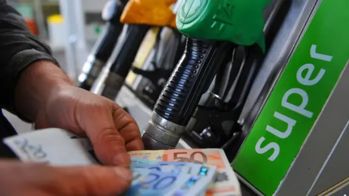 Il conto più “salato” si paga in autostrada ma ci sono anche gli impianti indipendenti che applicano prezzi inferiori