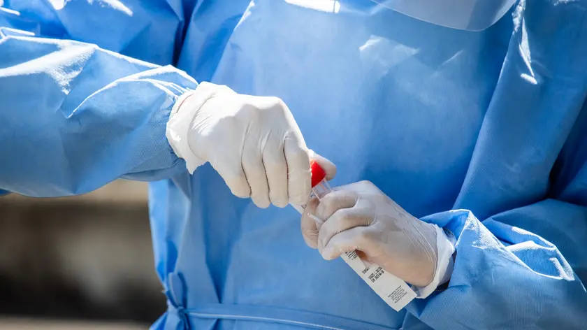 25/08/2020 Milano, Test sierologici e tamponi drive in all‚ÄôOspedale San Paolo; nella foto un operatore sanitario esegue il tampone per il Covid-19