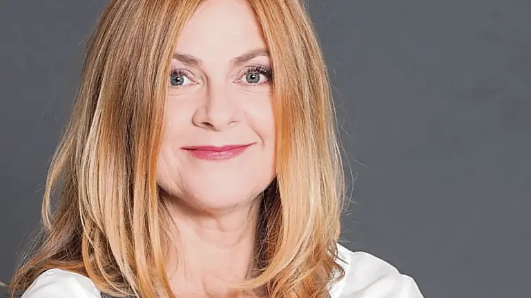 Marina Massironi è tra i protagonisti della commedia "Il malloppo"