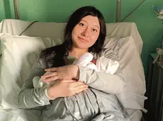 La piccola Nicole tra le braccia di mamma Oksana, la 26enne arrivata a Udine il 4 marzo dalla città ucraina di Rivne