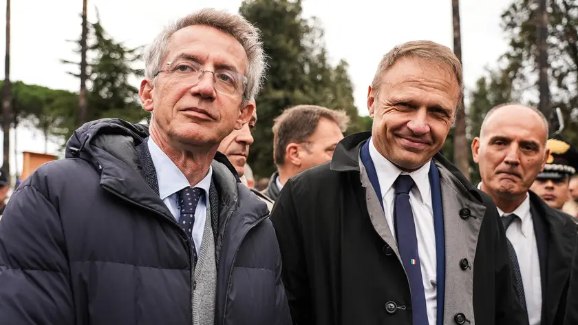 Il ministro all’agricoltura Francesco Lollobrigida (d) ed il sindaco gaetano Manfredi (s) all’apertura di un parco a Caivano. Napoli 21 Novembre 2023. ANSA/CESARE ABBATE
