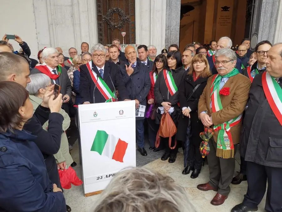 Il primo discorso pubblico di De Toni come sindaco di Udine durante le celebrazioni per il 25 aprile (Foto Petrussi)