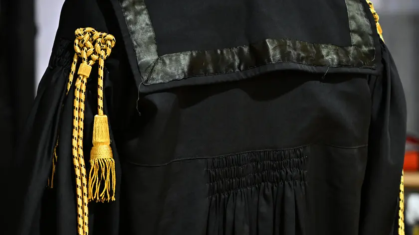 Dettaglio della toga di un avvocato in tribunale, Genova, 27 novembre 2023. ANSA/LUCA ZENNARO (generica, simbolica, giustizia, avvocato, avvocati, tribunale)