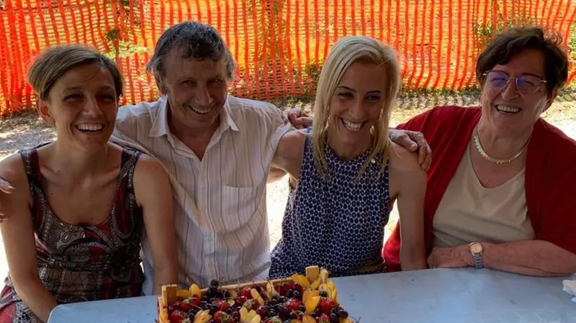 Da sinistra la figlia Cinzia, De Cecco, l’altra figlia Dania e la moglie