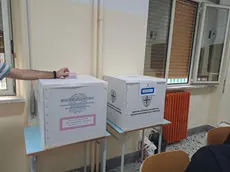 Comunali a Cagliari, seggio alla scuola Pacinotti