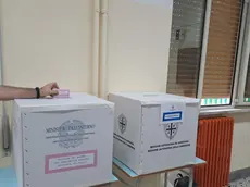 Comunali a Cagliari, seggio alla scuola Pacinotti