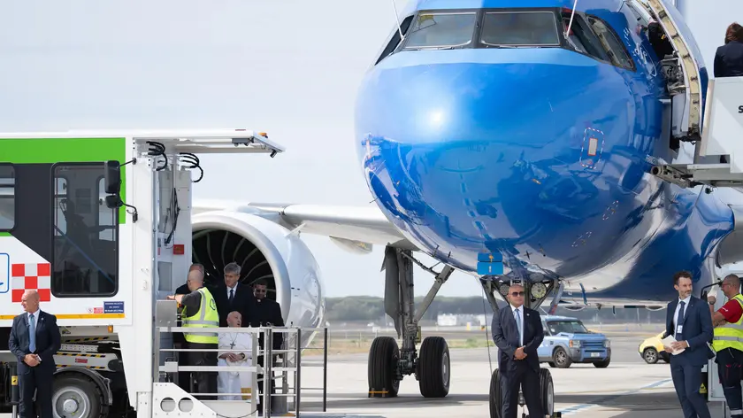 Pope Francis, seated on a wheelchair goes to be lifted on a platform to board his plane heading to leaves for Marseille on a flight from Rome-Fiumicino International Airport in Fiumicino, Italy, 22 September 2023. Pope Francis will leave for Marseille for the apostolic journey to conclude the "Rencontres Mèditerranèennes". It is the 44th since the beginning of his pontificate, the fifth of 2023 outside Italy. ANSA/TELENEWS