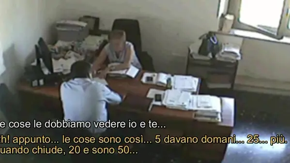 Un fermo immagine tratto da un video della Guardia di Finanza nell'ambito dell'inchiesta 'Dama Nera', Roma, 22 ottobre 2015. Protagonista Antonella Accroglianò, dirigente responsabile del coordinamento tecnico amministrativo di Anas, donna chiave della vicenda denominata la "dama nera". ANSA/UFFICIO STAMPA GUARDIA DI FINANZA ++ NO SALES, EDITORIAL USE ONLY ++