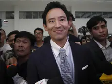 epa11532530 Move Forward Party's prime minister candidate Pita Limjaroenrat (C) arrives for a hearing at the Constitutional Court in Bangkok, Thailand, 07 August 2024. The Thai Constitutional Court will deliver its decision on the case that threatens the dissolution of the Move Forward Party over its alleged violating the constitution in an attempt to overthrow the monarchy through the party's 2023 election campaign by proposing to amend the lese majeste law. EPA/RUNGROJ YONGRIT